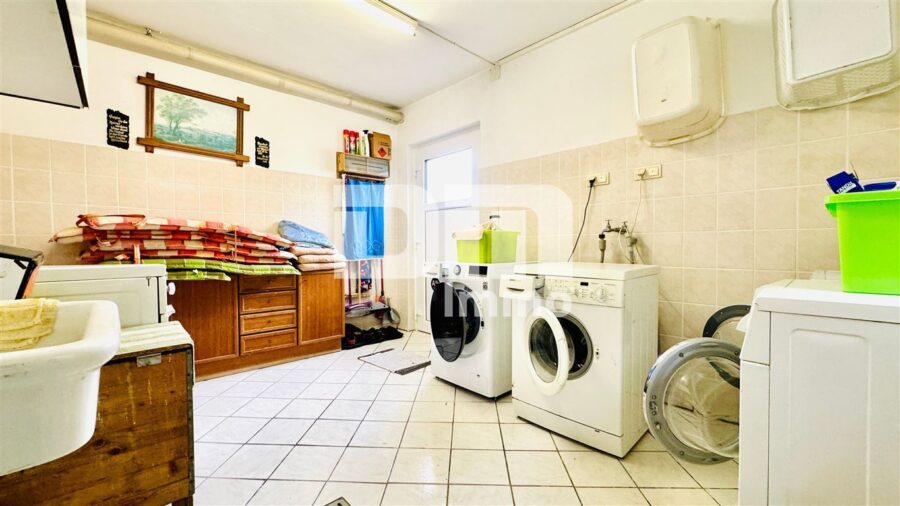 Modernisiertes Ein-/ Zweifamilienhaus inkl. PV-Anlage + Garage auf Traumgrundstück - KG Waschküche / Zugang Garten